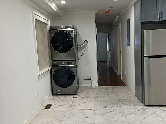 5th image of 15036 Roosevelt Ave #1