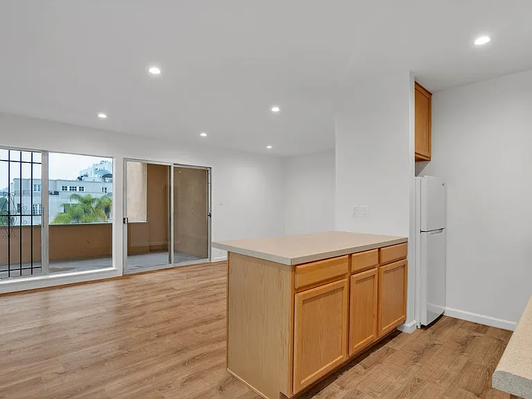 542 Glenrock Ave — Photo 14