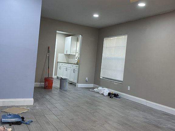 5th image of 5332 Orange Ave