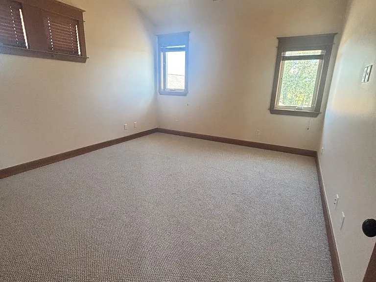 135 Emrie Ln — Photo 39