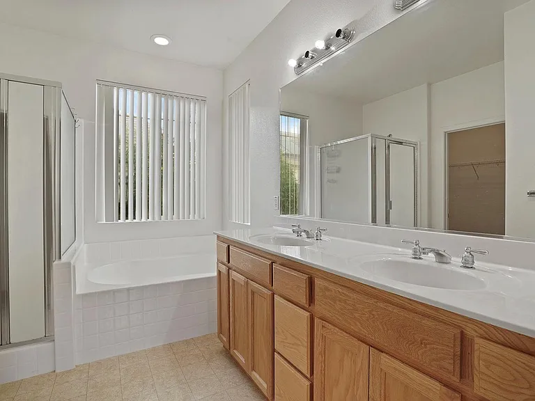 2390 Gibralter Ln — Photo 20