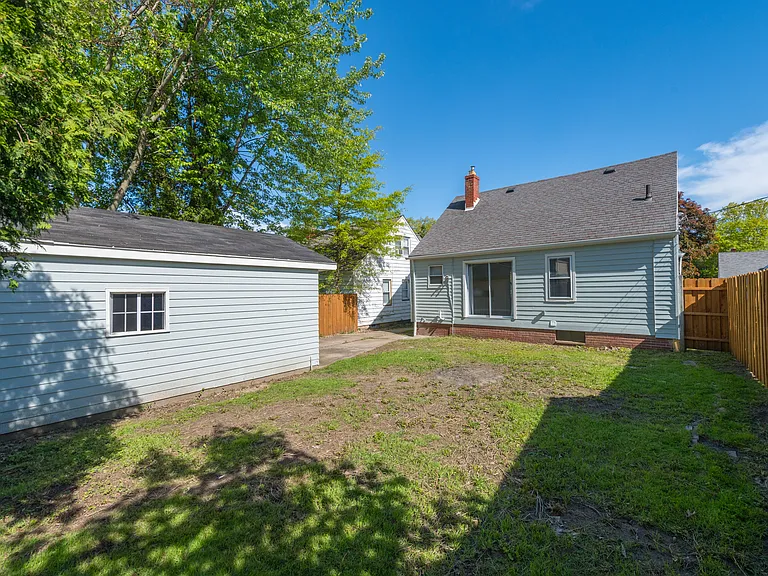 18214 Lewis Dr — Photo 8