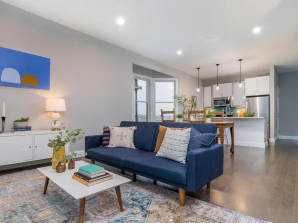 31 E Oxford St APT 2, Portland, ME 04101