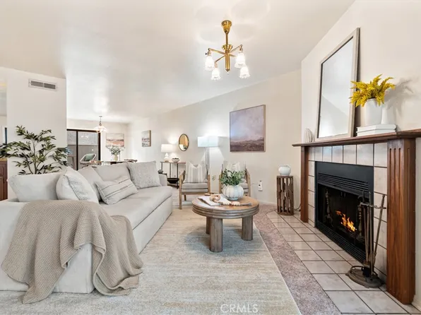 2601 E 19th St APT 12, Signal Hill, CA 90755