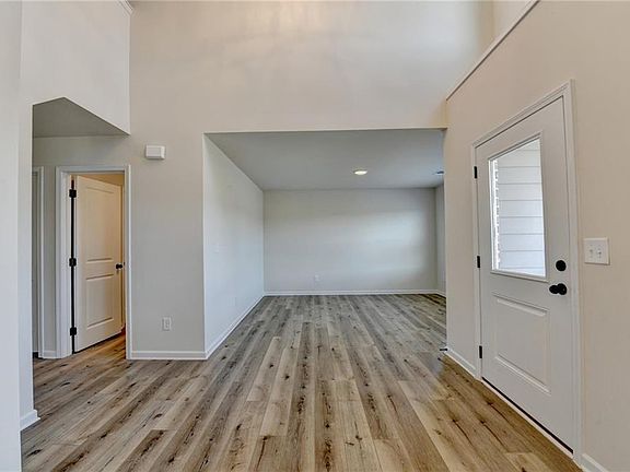 3rd image of 656 Rodeo Dr