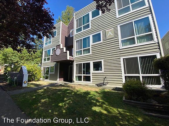 2nd image of 916 N 104th St #B-201