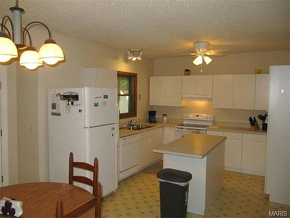 4th image of 13 Amberly Dr