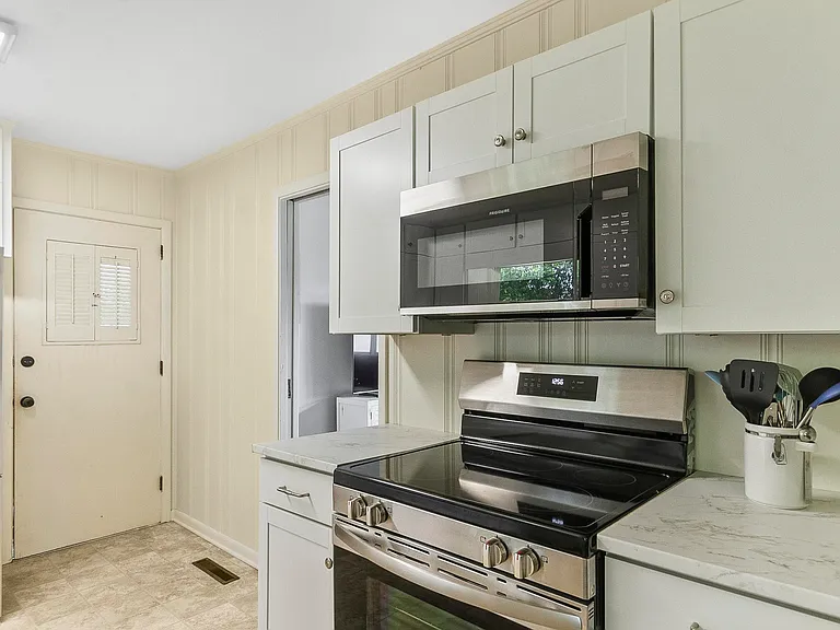 9 Rhonda Dr — Photo 8