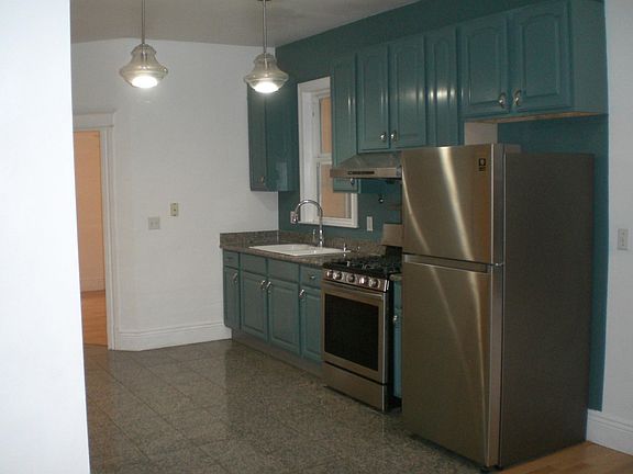 5th image of 360 Sanchez St APT 2
