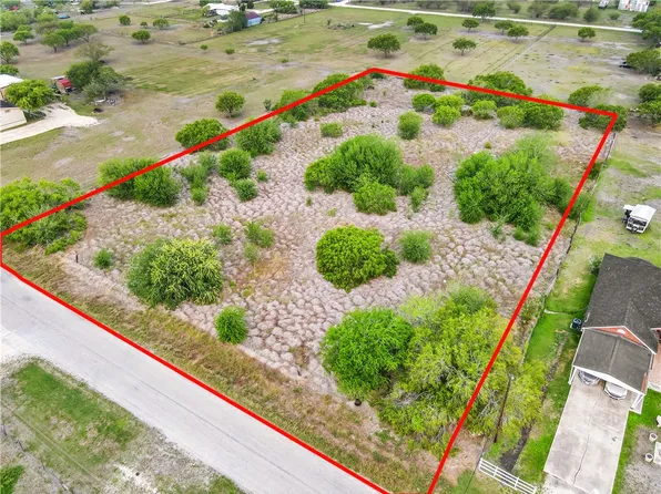 133 Davis Ln, Robstown, TX 78380