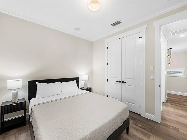 2915 W Bay View Ave — Photo 37