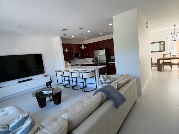 565 NW 35th Ln, Boca Raton, FL 33431