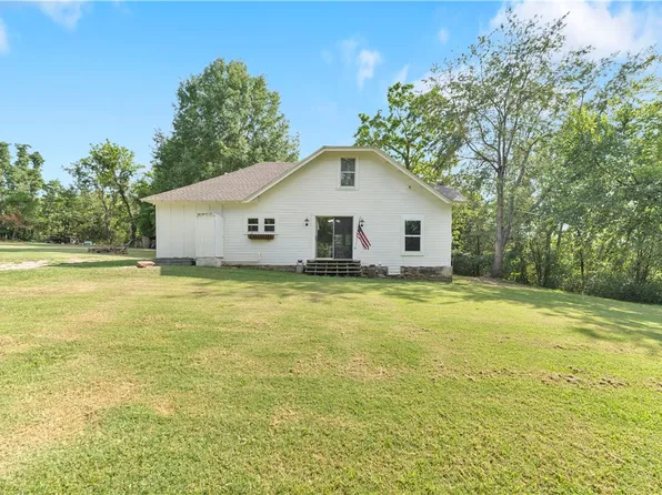 153 Amanda Pl, Huntsville, AR 72740