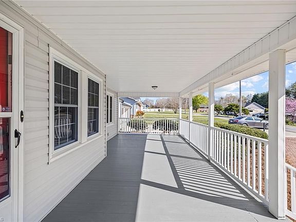 5th image of 108 Hillside Dr