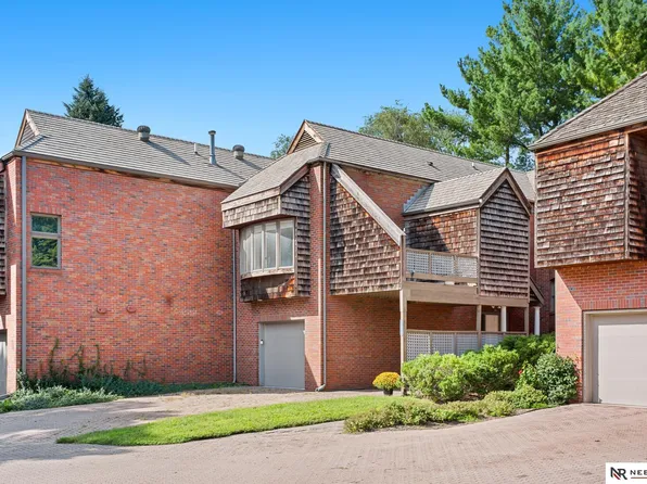 1306 Three Pines Ct, Lincoln, NE 68510