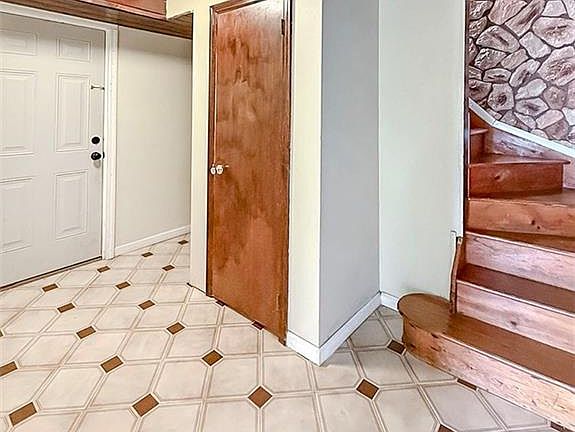 3rd image of 140 Hett Ave