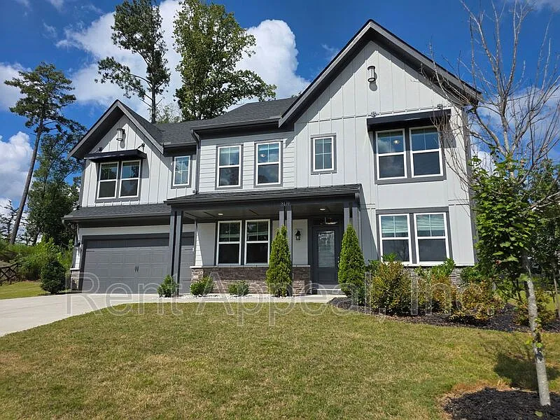5 bed, 3.0 bath, 3200 sqft, $3,200 — Photo 1