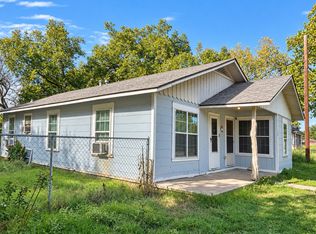 105 N Hubbard St, Alvord, TX 76225