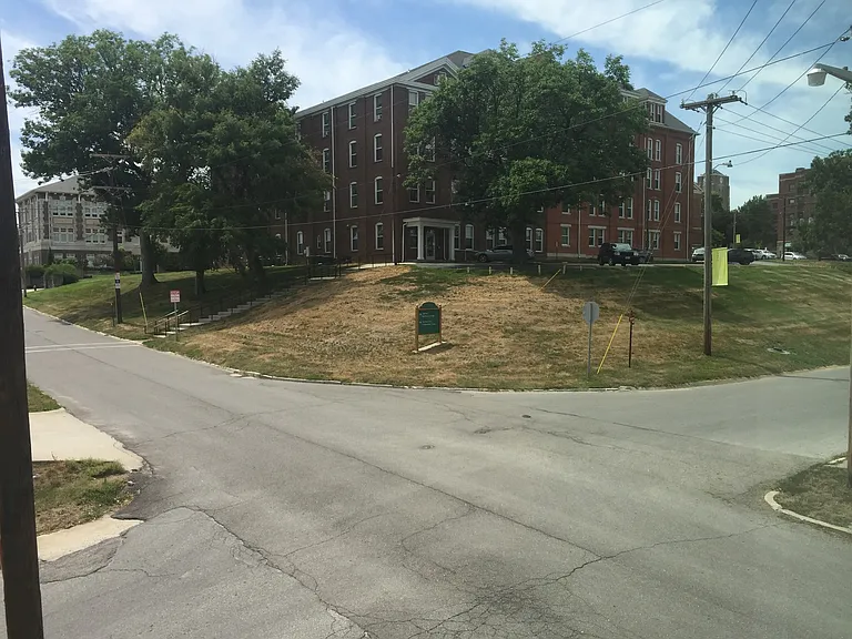 209 N Mulberry St — Photo 15