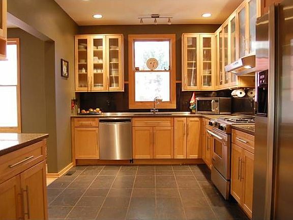 HUGE UPDATED KITCHEN