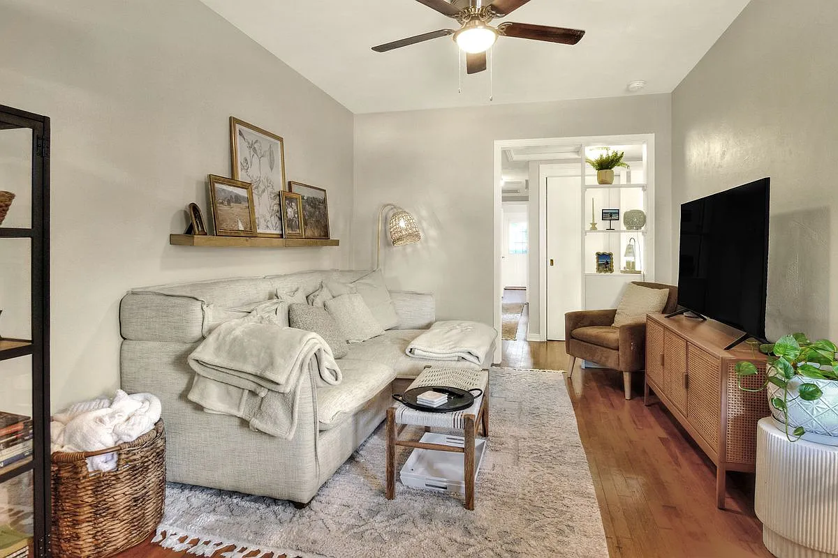 2 bed, 1.0 bath, 800 sqft, $1,795 — Photo 2