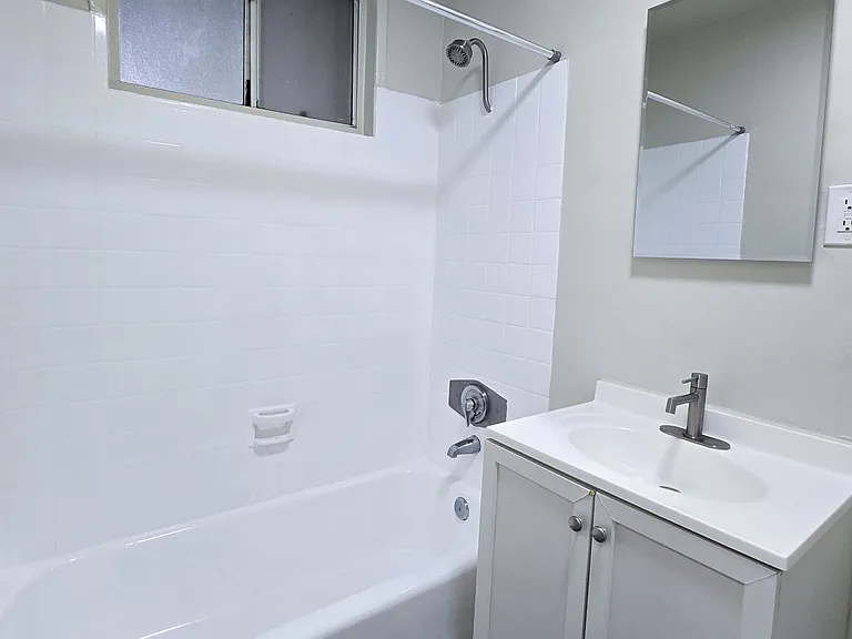 652 Veteran Ave — Photo 38