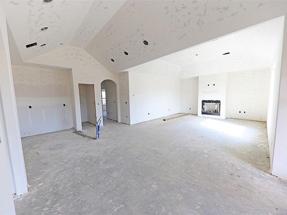 5th image of 13991 S Lansing Ave