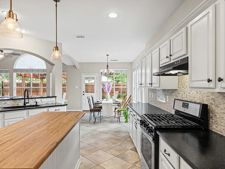 1475 Applewood Dr — Photo 4