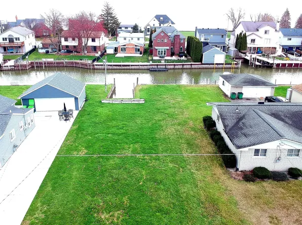 37500 Lakeville St, Harrison Township, MI 48045