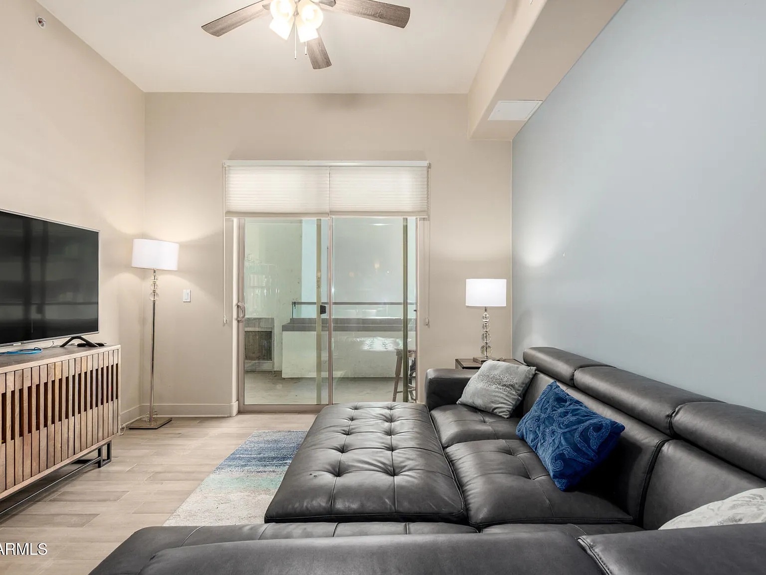 2 bed, 2.0 bath, 1094 sqft, $2,100 — Photo 2