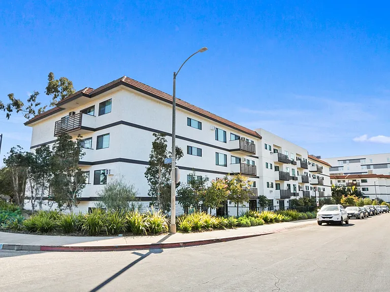 Sepulveda West Apartments — Photo 10