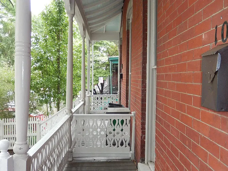 106 S Pine St — Photo 3