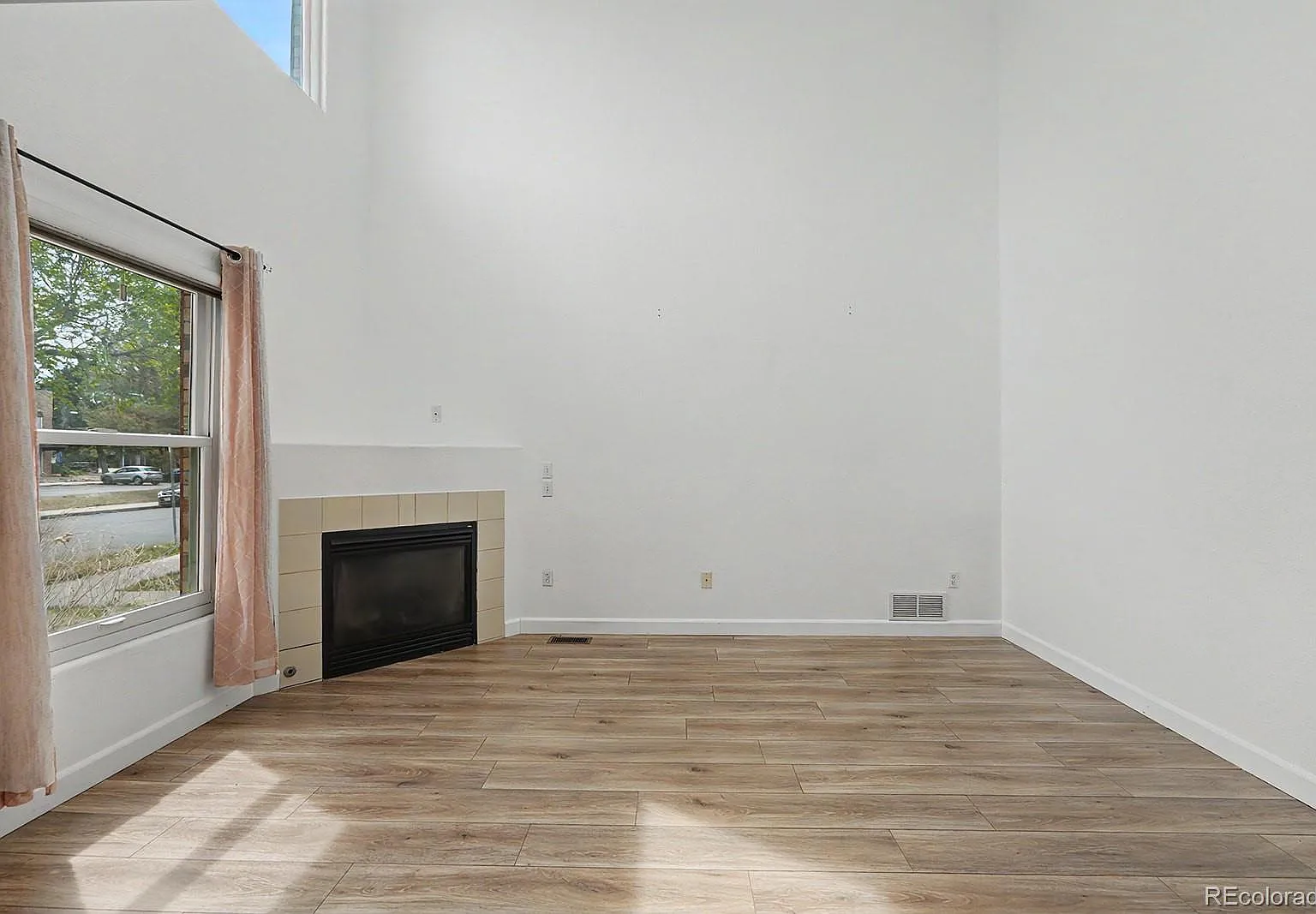4 bed, 3.5 bath, 2702 sqft, $3,100 — Photo 4