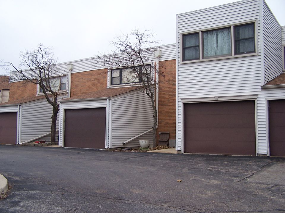 2nd image of 374 Willow Tree Ct