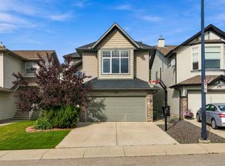383 E Springborough Way SW, Calgary, AB T3H 5T4