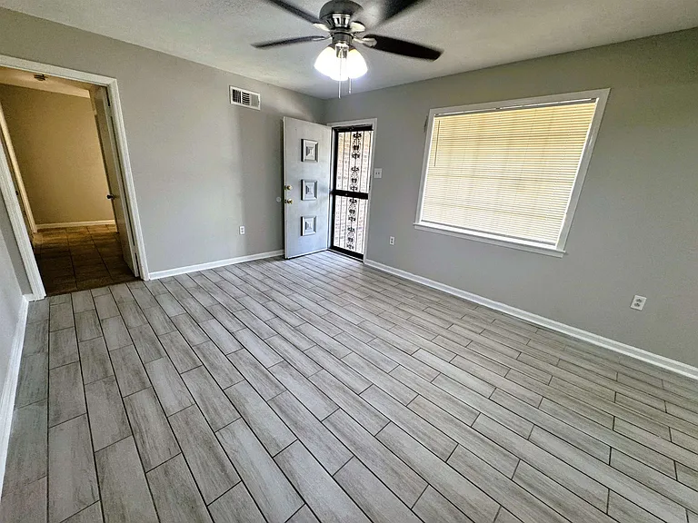 5209 Yale Rd — Photo 2