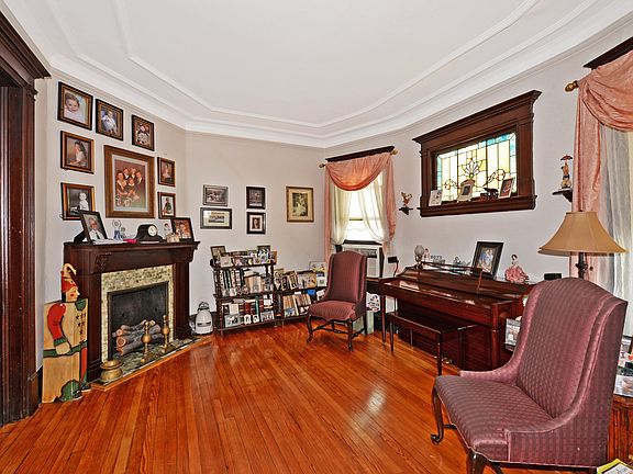 Sitting room 1st fl gas fire