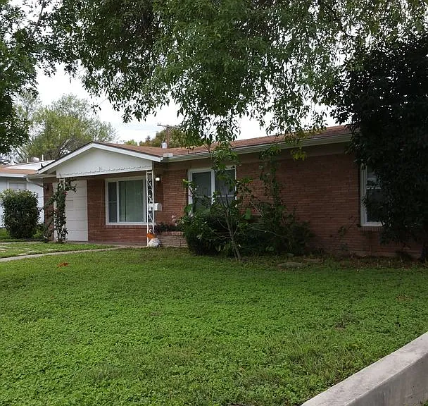 311 Waxwood Ln — Photo 1
