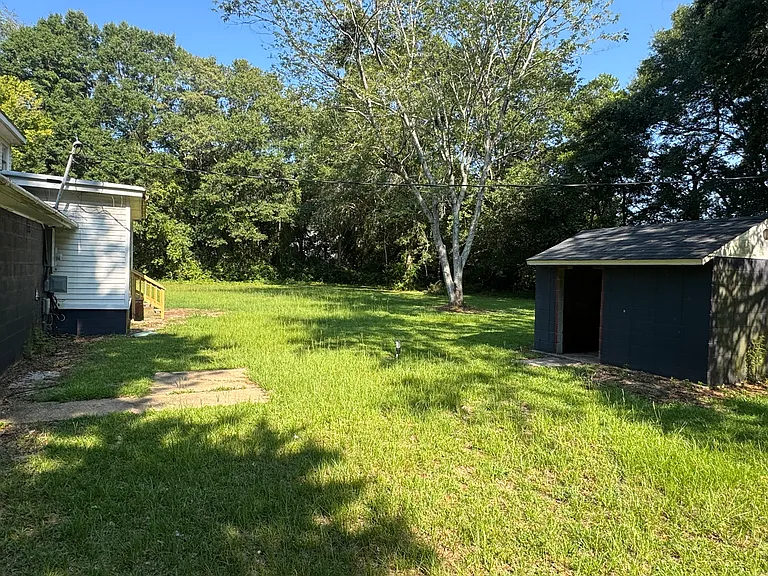 1084 Forbes Ln — Photo 24