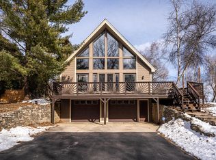 3084 Mile View Rd, West Bend, WI 53095