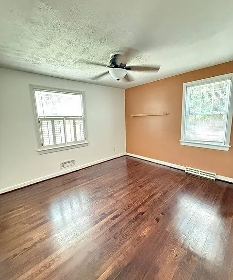 1300 Maywood Rd — Photo 16