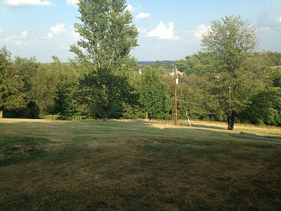 3rd image of 134 Cenetery Ln