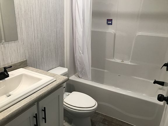 4th image of 39 Pine Haven Cir