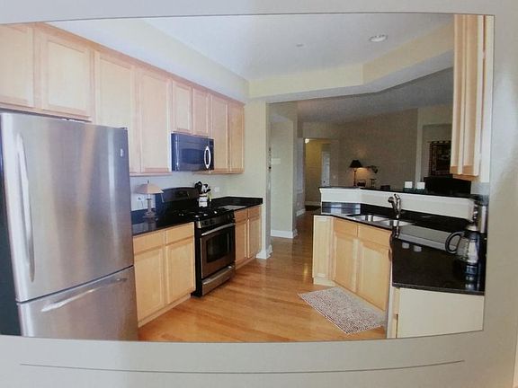 4th image of 2700 Summit Dr