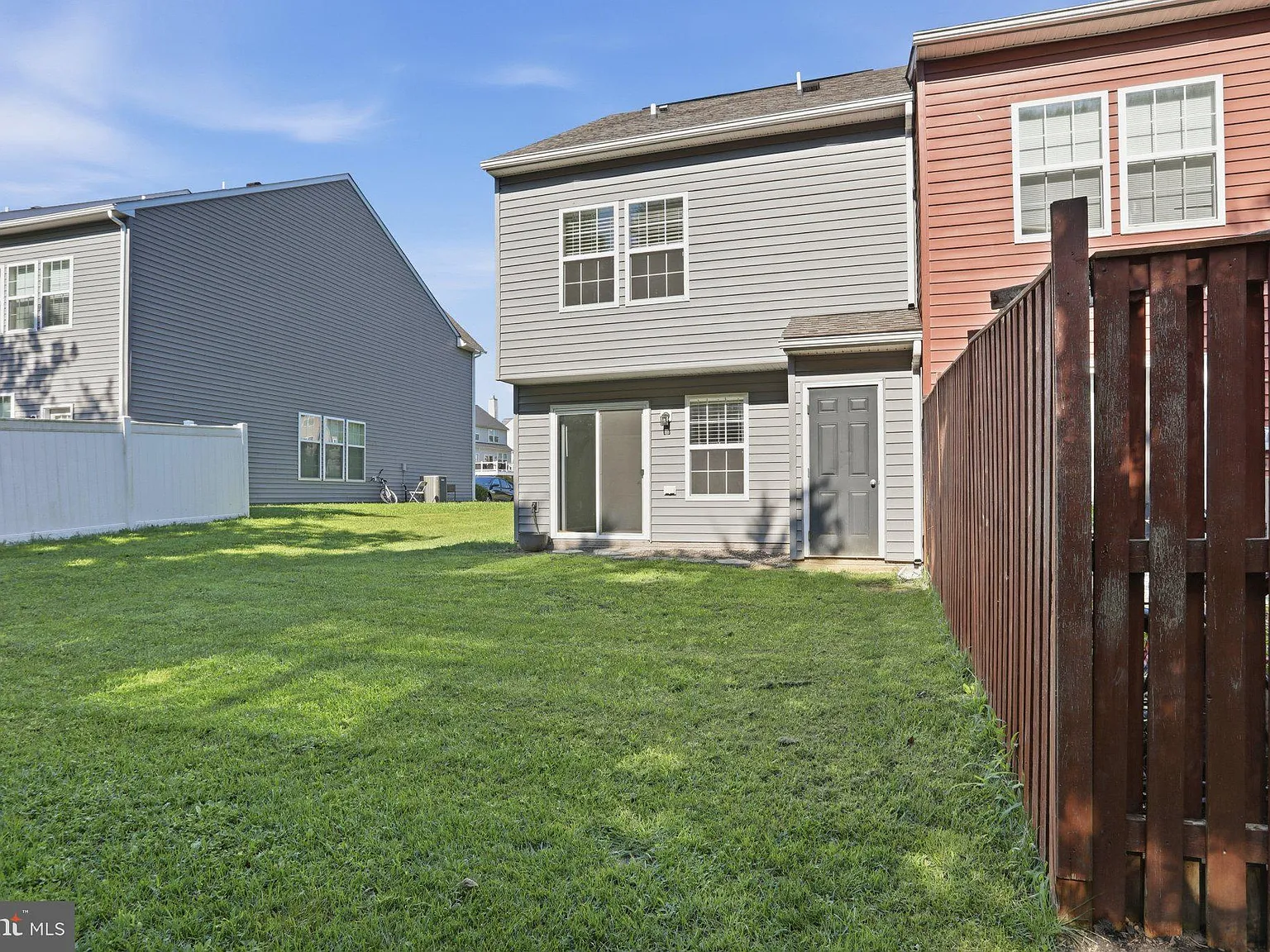 3 bed, 2.5 bath, 1320 sqft, $1,800 — Photo 4