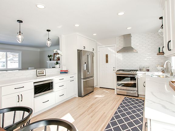 2nd image of 3315 Belden Dr