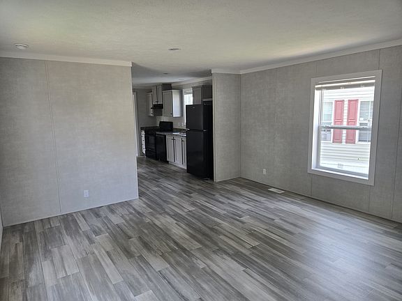4th image of 215 Tamara Ln #215