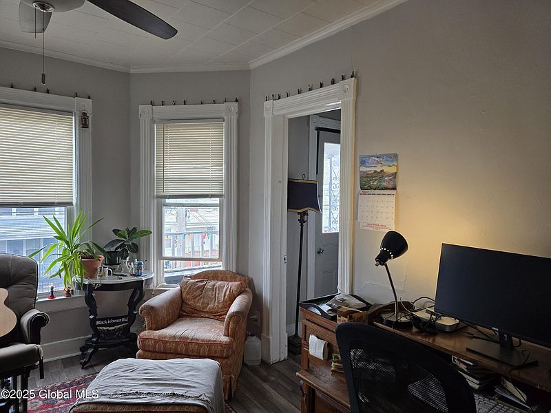 4th image of 1604 Carrie Street
