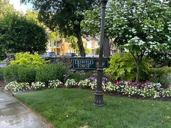 14 Walden Dr APT 4, Natick, MA 01760