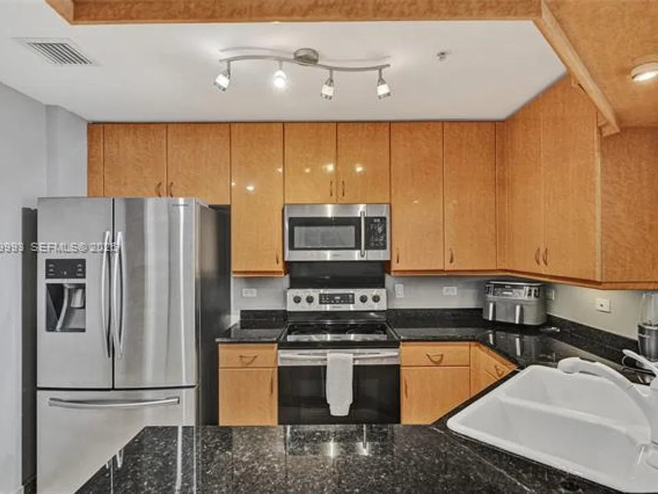 801 Brickell Key Blvd #CU-808